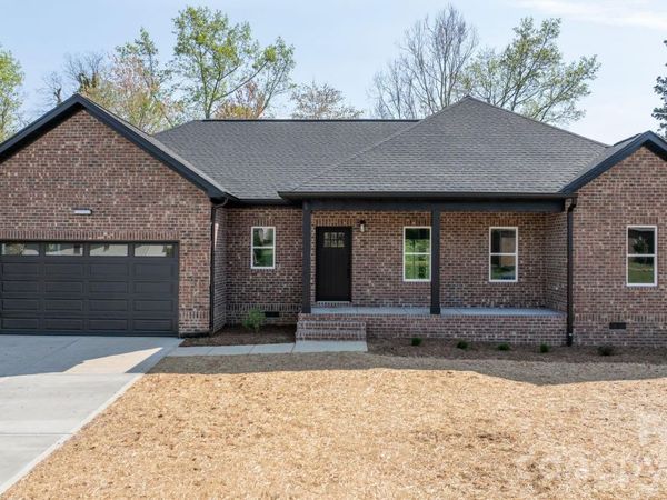 906 4th Street NE, Conover, NC 28613