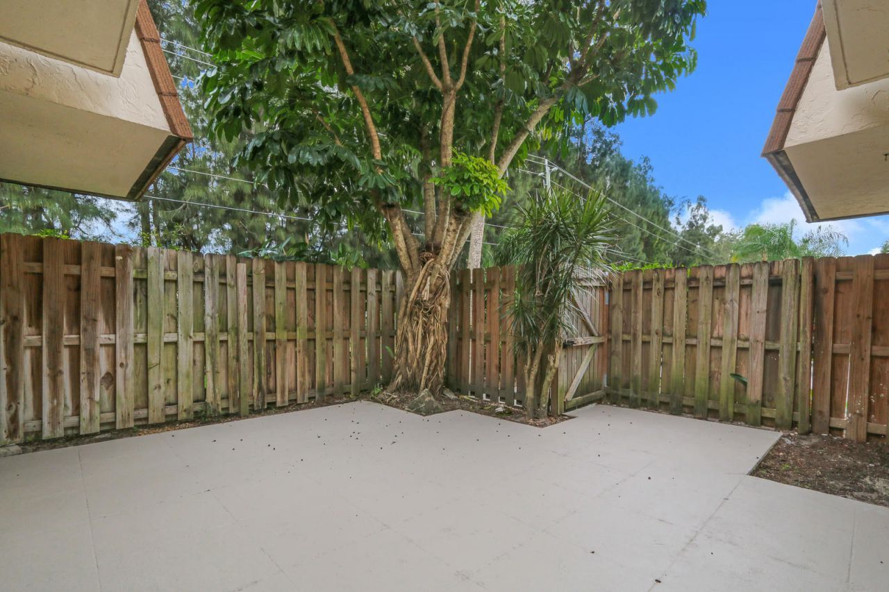 825 Center Street, Unit 12a, Jupiter, FL 33458 Photo