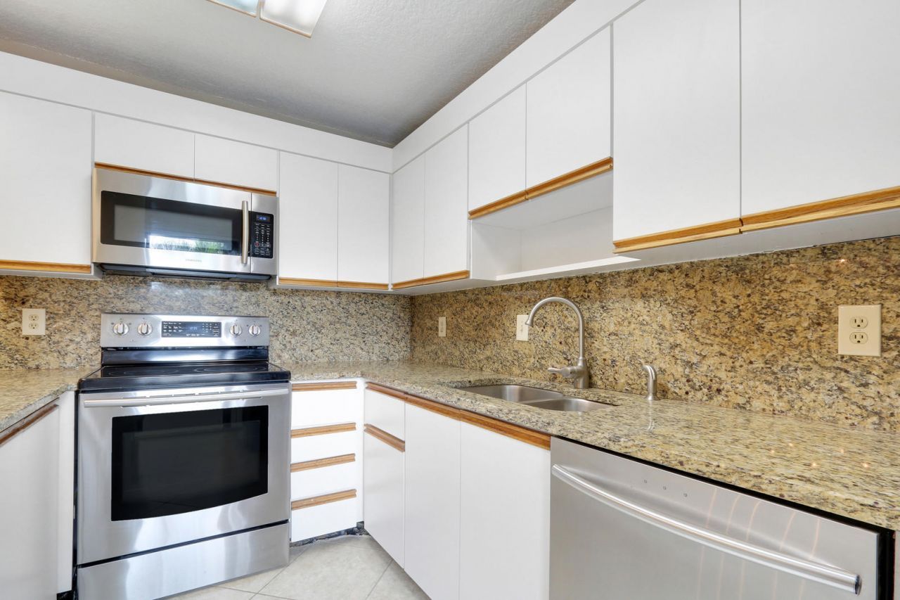 825 Center Street, Unit 12a, Jupiter, FL 33458 Photo