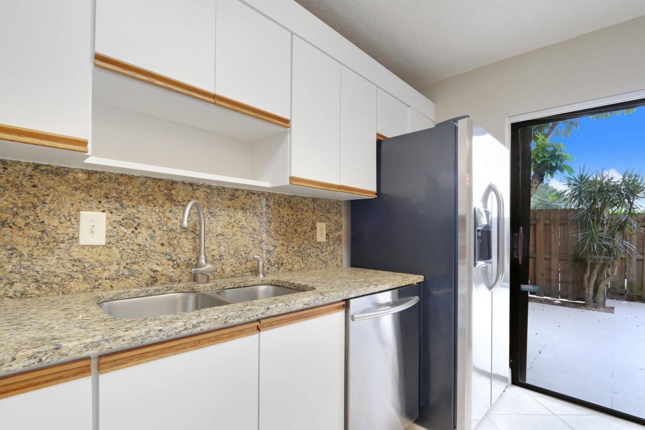 825 Center Street, Unit 12a, Jupiter, FL 33458 Photo