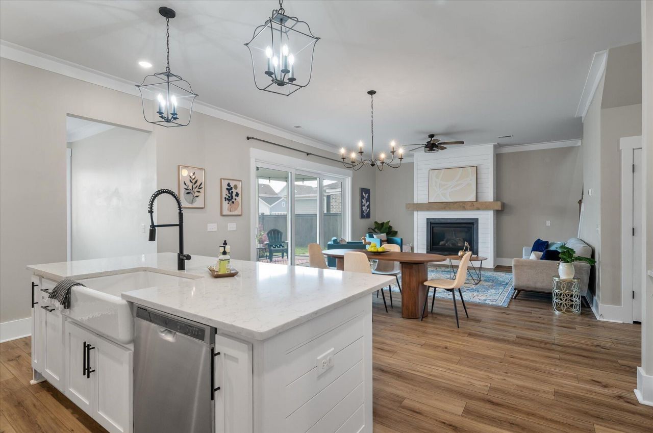 619 Blueway Avenue Photo 10