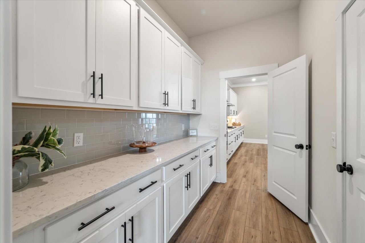 619 Blueway Avenue Photo 12