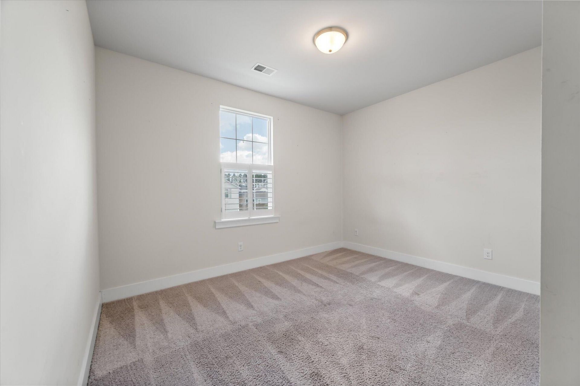 619 Blueway Avenue Photo 28