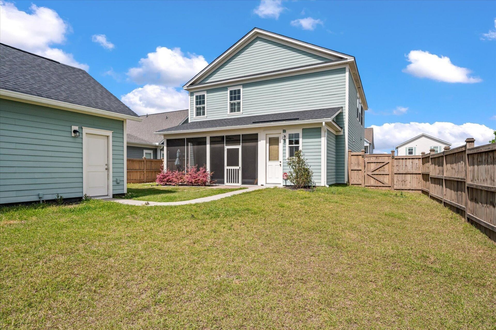 619 Blueway Avenue Photo 32