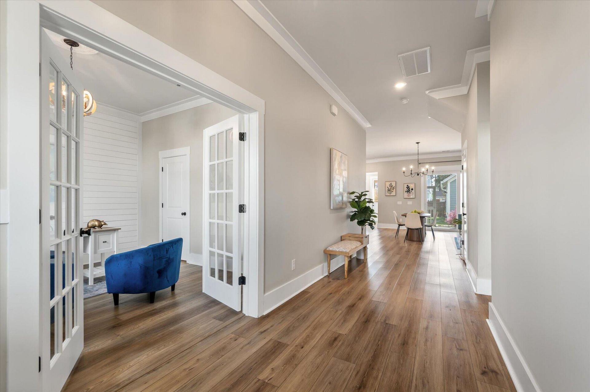 619 Blueway Avenue Photo 4