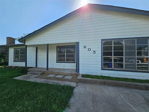 605 White Street , Whitesboro, TX 76273