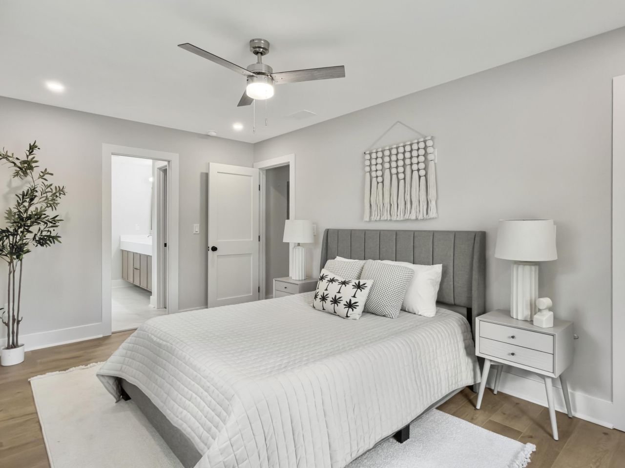 943 Mikell Drive Photo 14