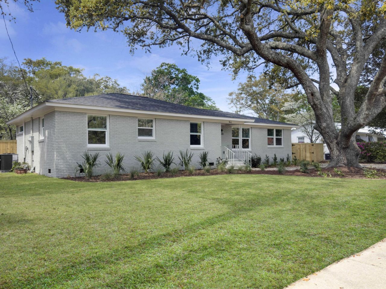 943 Mikell Drive Photo 2