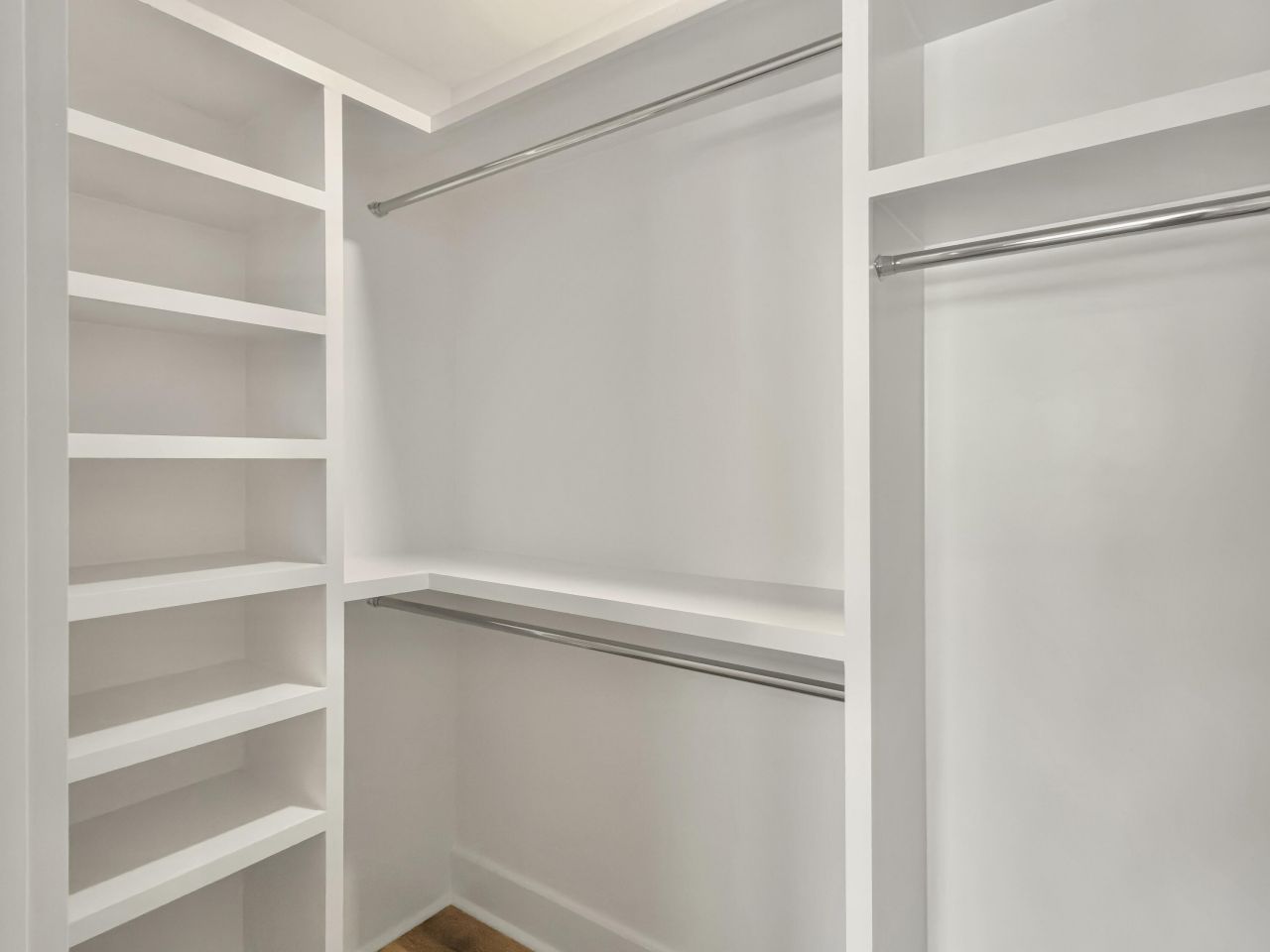 943 Mikell Drive Photo 24