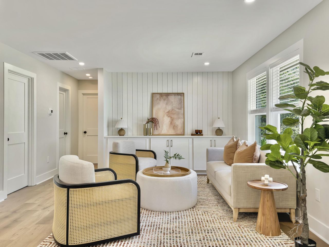 943 Mikell Drive Photo 3