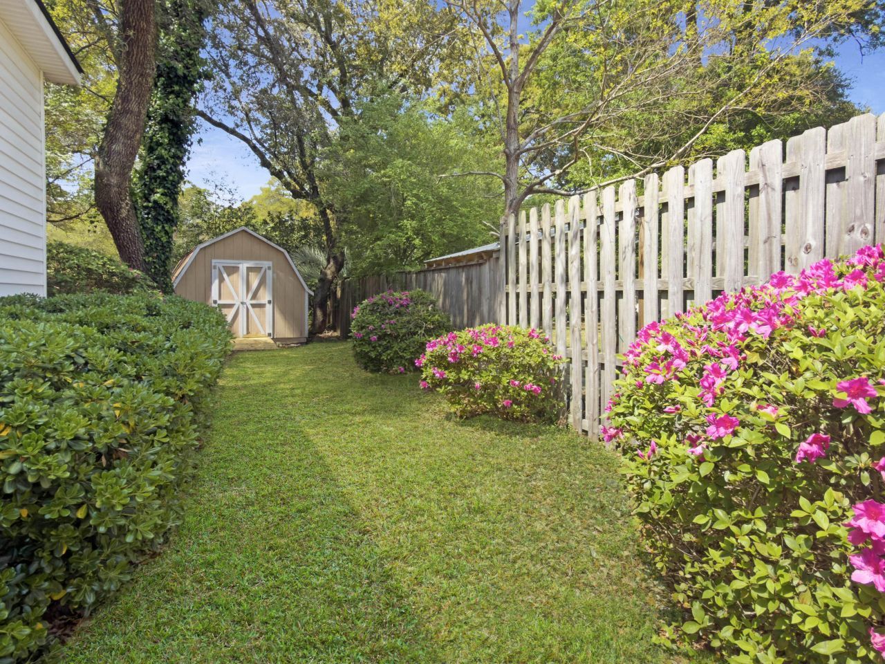 943 Mikell Drive Photo 30