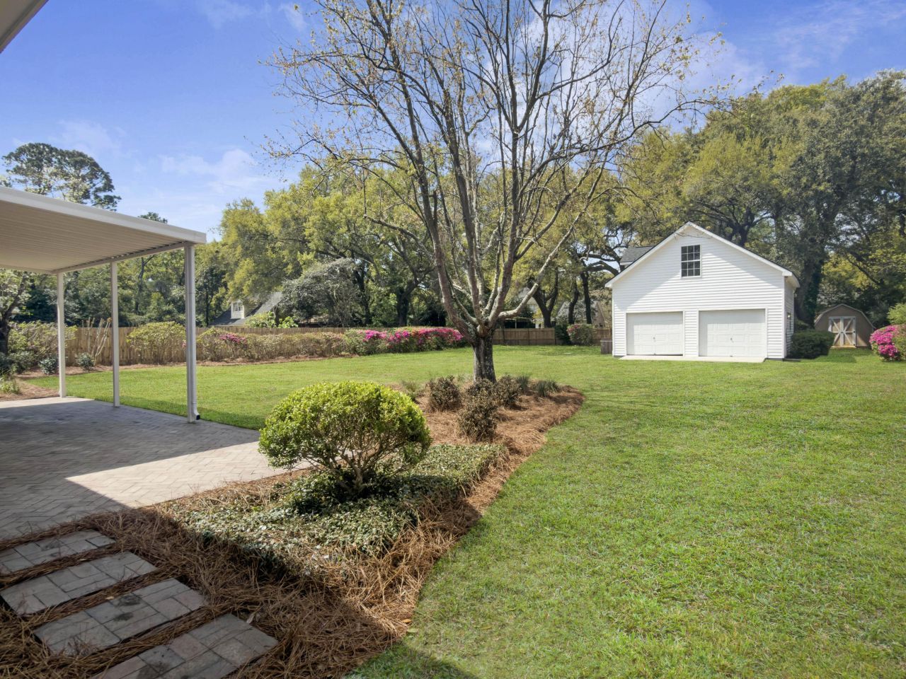 943 Mikell Drive Photo 32