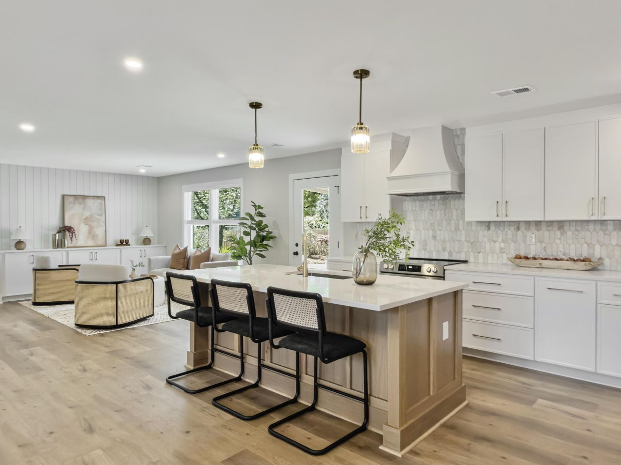 943 Mikell Drive Photo 7