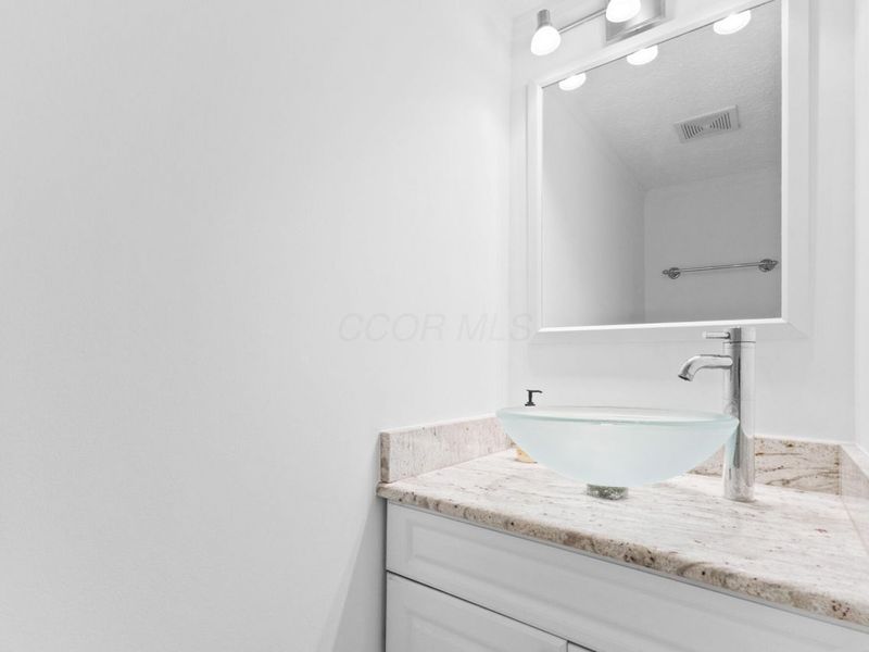 4840 Briston Drive, Columbus, OH 43221 Photo 11