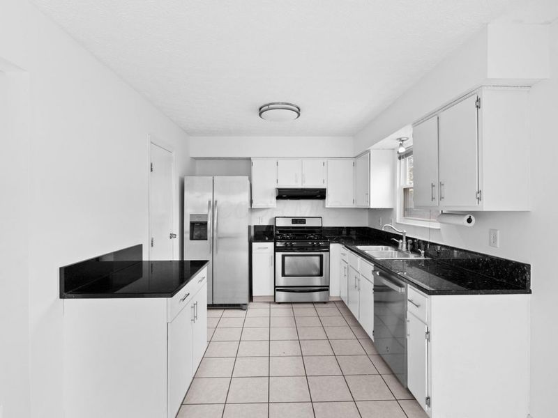 4840 Briston Drive, Columbus, OH 43221 Photo 6