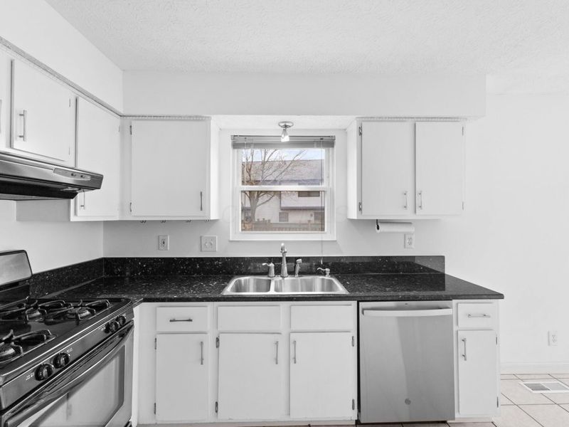 4840 Briston Drive, Columbus, OH 43221 Photo 8