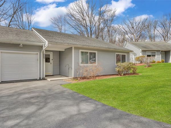 158 Carriage Court, Unit B, Yorktown Heights, NY 10598