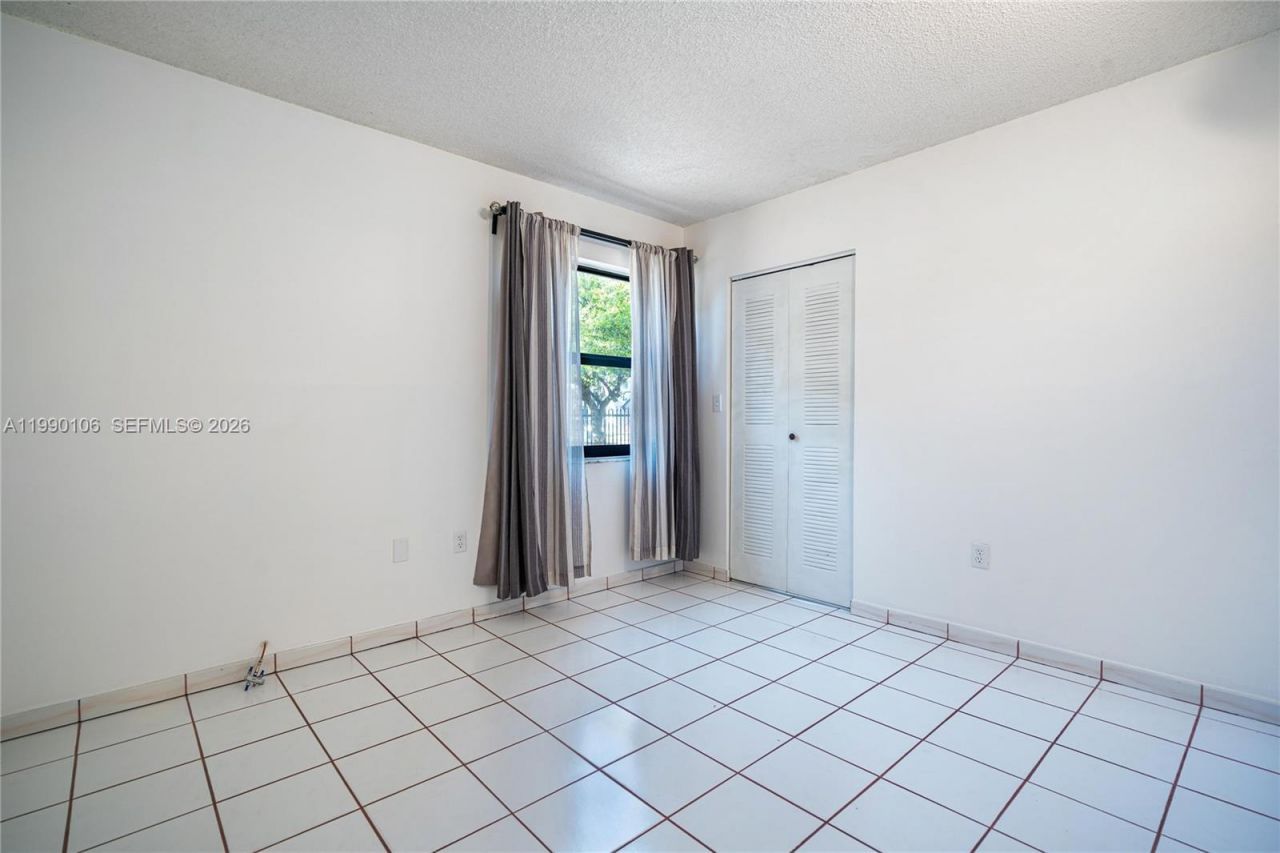 495 W Park Dr , Unit 101, Miami, FL 33172 Photo