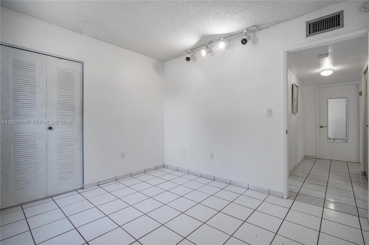 495 W Park Dr , Unit 101, Miami, FL 33172 Photo