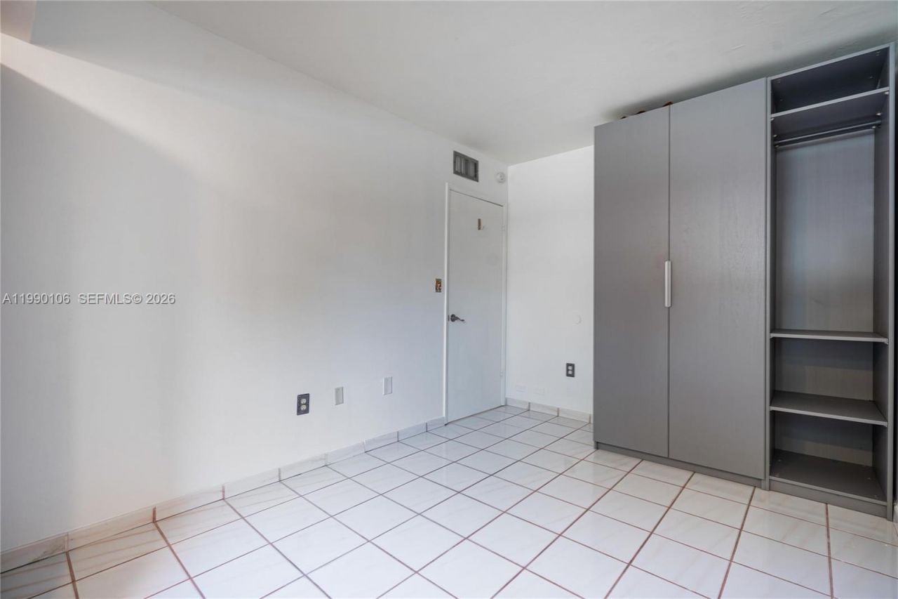 495 W Park Dr , Unit 101, Miami, FL 33172 Photo