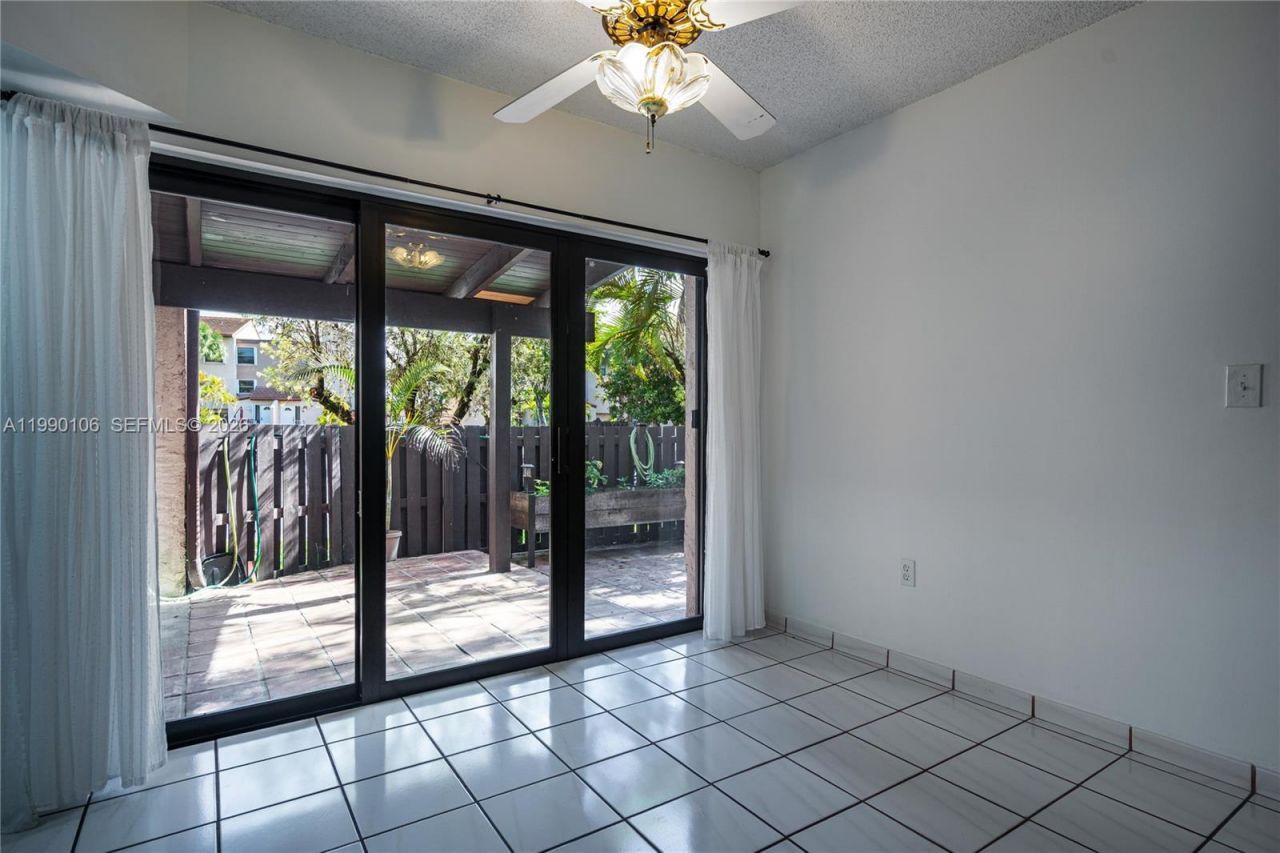 495 W Park Dr , Unit 101, Miami, FL 33172 Photo