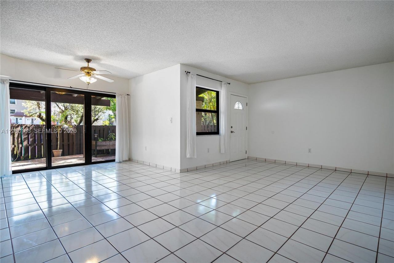 495 W Park Dr , Unit 101, Miami, FL 33172 Photo