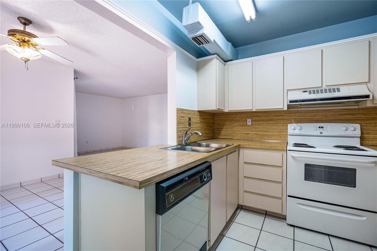 495 W Park Dr , Unit 101, Miami, FL 33172 Photo