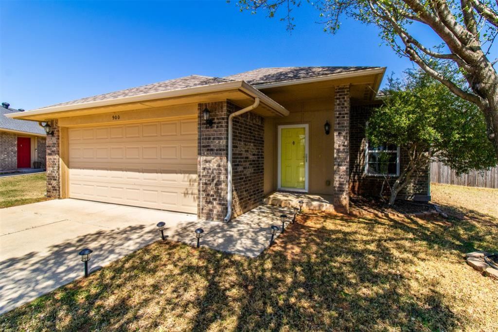 900 Switzerland Avenue, Yukon, OK 73099 Main Photo