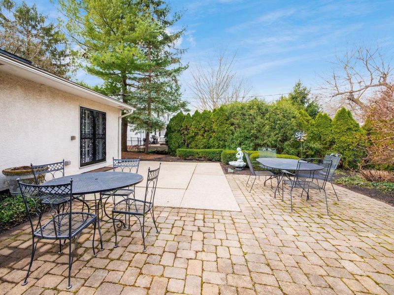 880 Lynbrook Road, Columbus, OH 43235 Photo 4