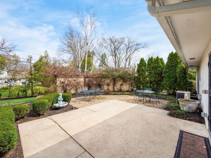 880 Lynbrook Road, Columbus, OH 43235 Photo 5