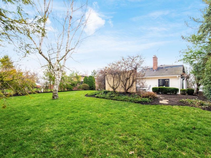 880 Lynbrook Road, Columbus, OH 43235 Photo 6