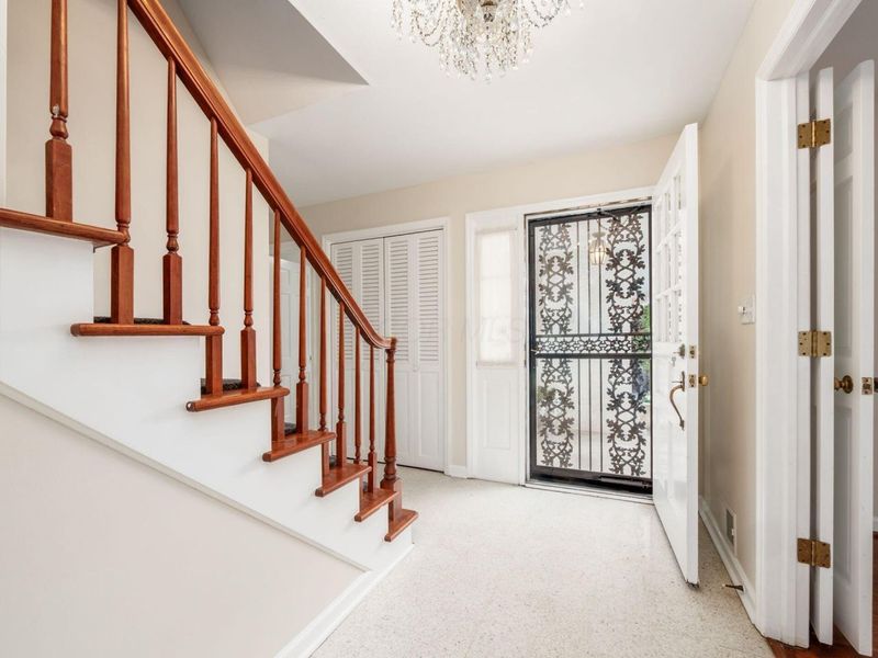 880 Lynbrook Road, Columbus, OH 43235 Photo 8