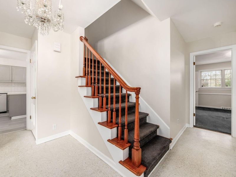 880 Lynbrook Road, Columbus, OH 43235 Photo 9