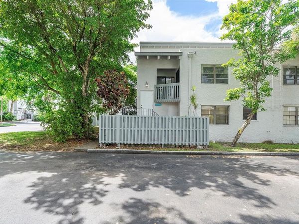 10542 NW 7th Ter , Unit B7, Miami, FL 33172