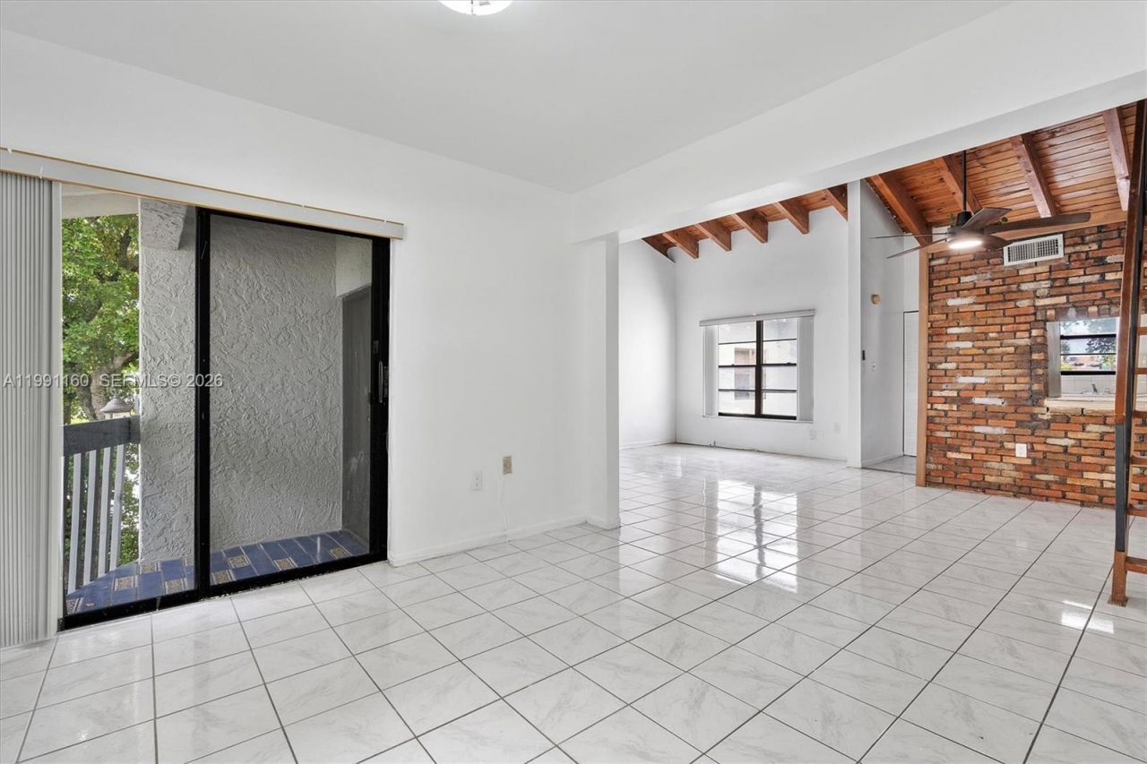 10542 NW 7th Ter , Unit B7, Miami, FL 33172 Photo