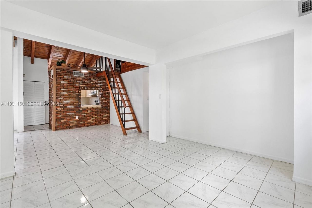 10542 NW 7th Ter , Unit B7, Miami, FL 33172 Photo