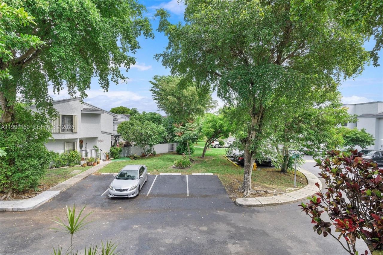 10542 NW 7th Ter , Unit B7, Miami, FL 33172 Photo