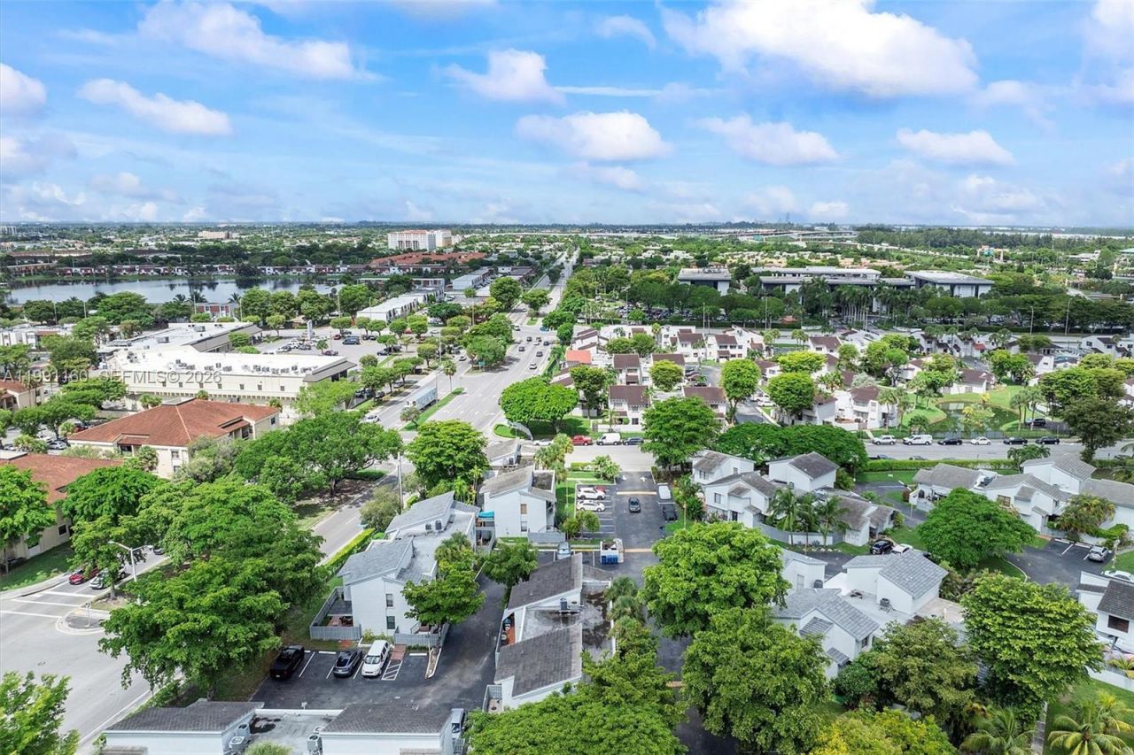 10542 NW 7th Ter , Unit B7, Miami, FL 33172 Photo