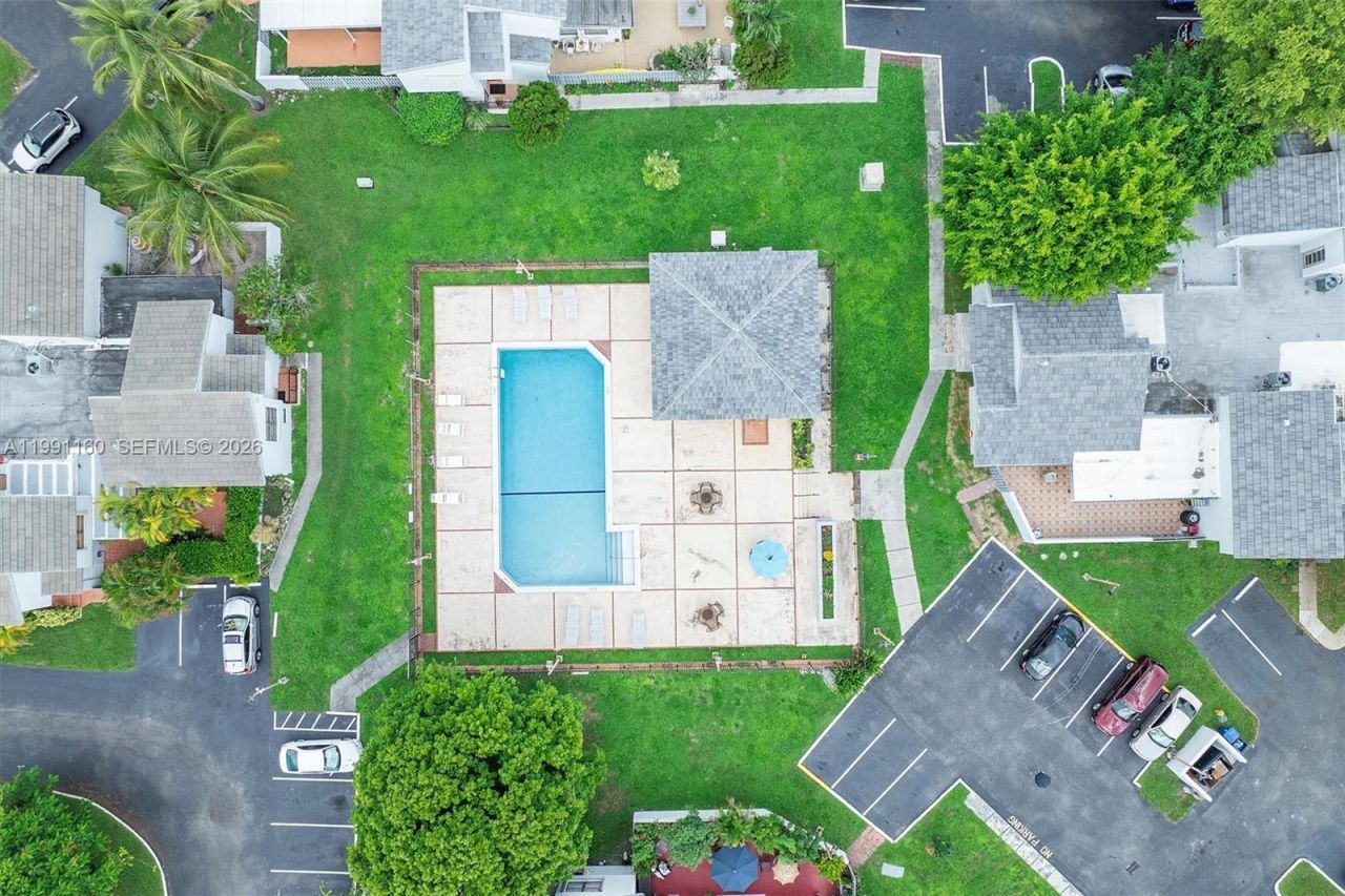 10542 NW 7th Ter , Unit B7, Miami, FL 33172 Photo