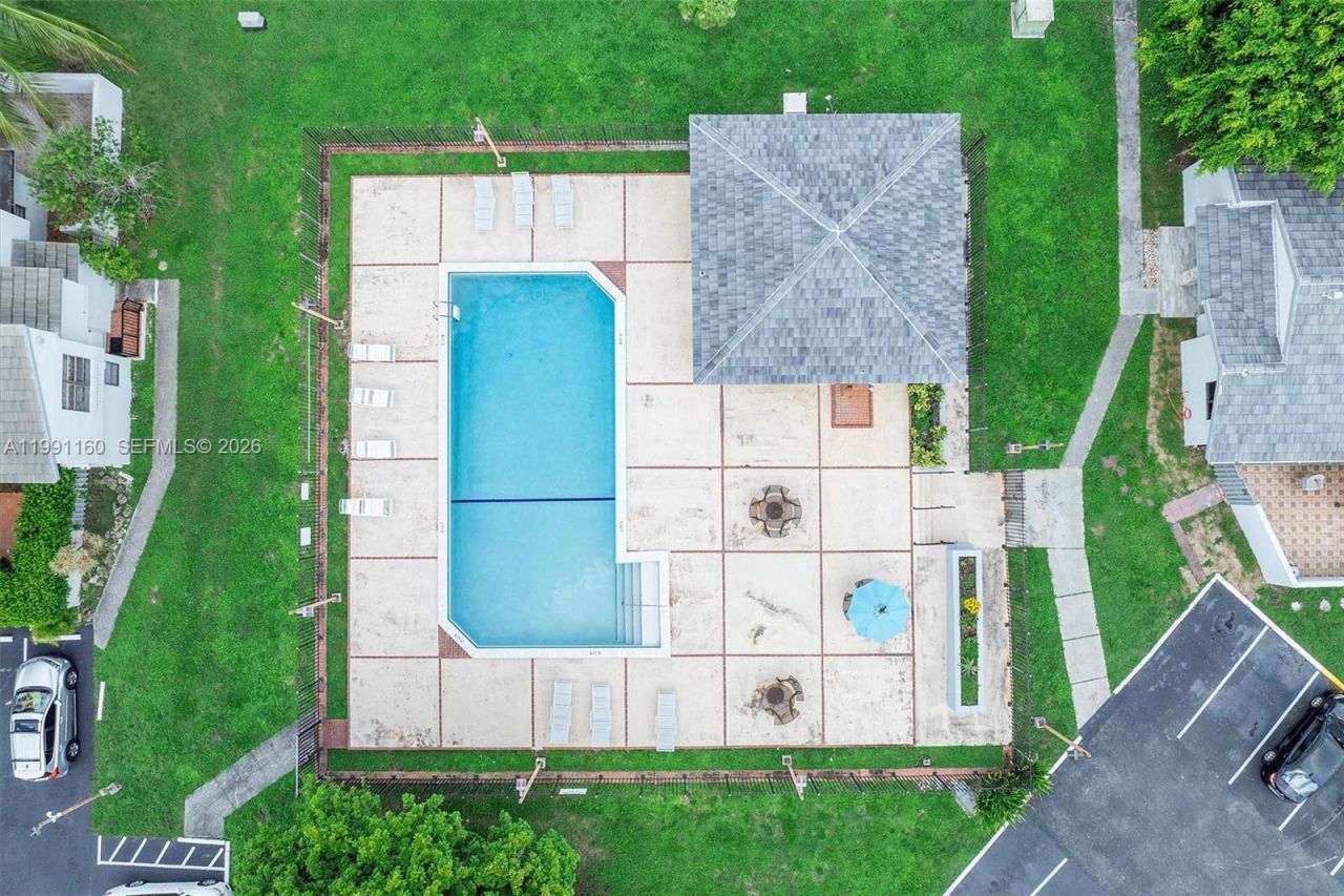 10542 NW 7th Ter , Unit B7, Miami, FL 33172 Photo