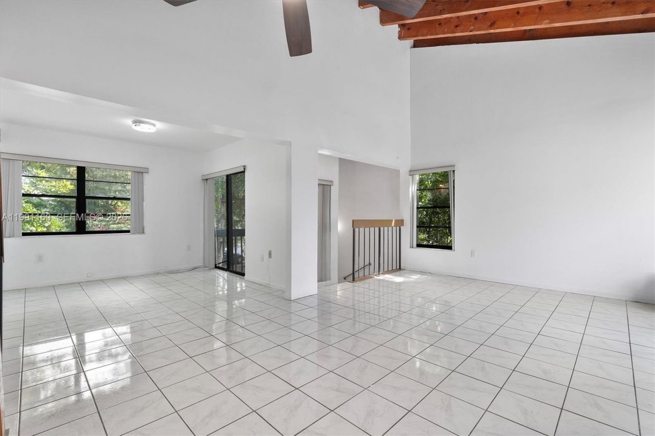 10542 NW 7th Ter , Unit B7, Miami, FL 33172 Photo