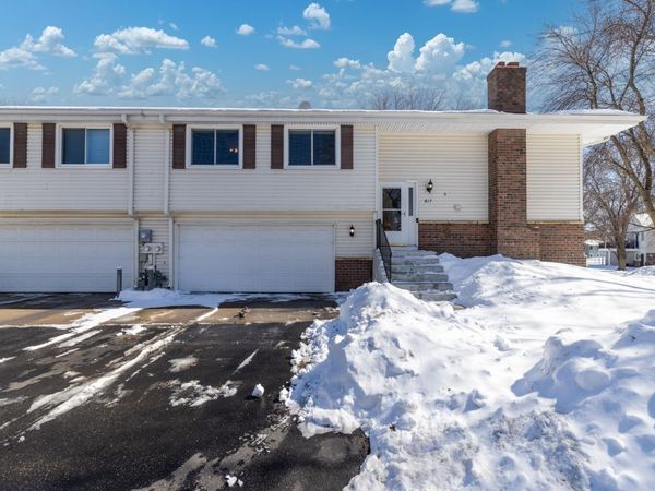 817 Evergreen Circle, Burnsville, MN 55337