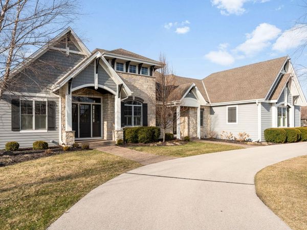 N39W23612 Grey Fox Ct, Pewaukee, WI 53072