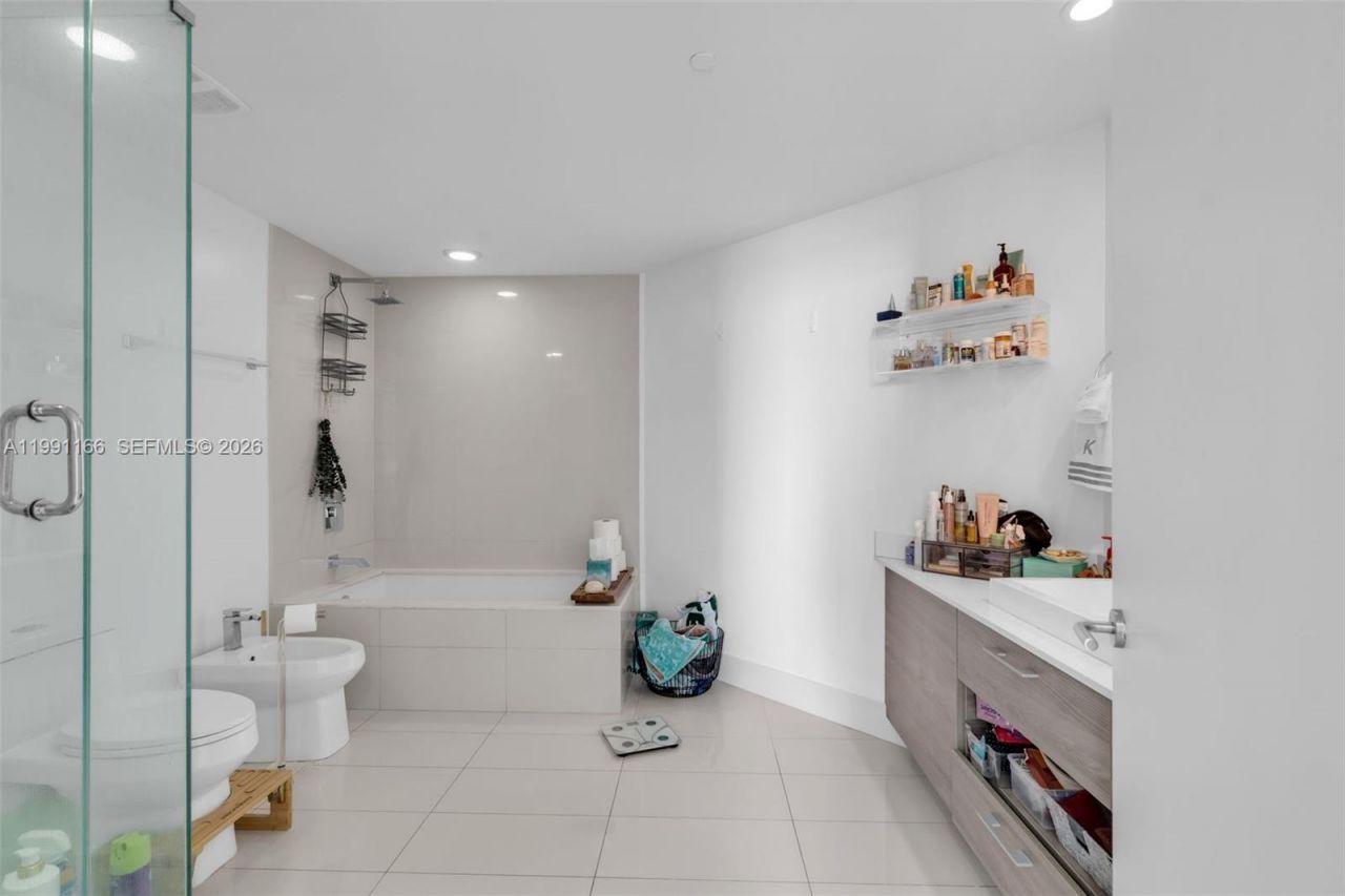 1300 S Miami Ave , Unit 1601, Miami, FL 33130 Photo