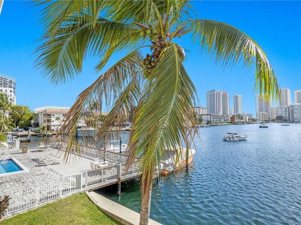 462 Golden Isles Dr, Unit 210, Hallandale Beach, FL 33009