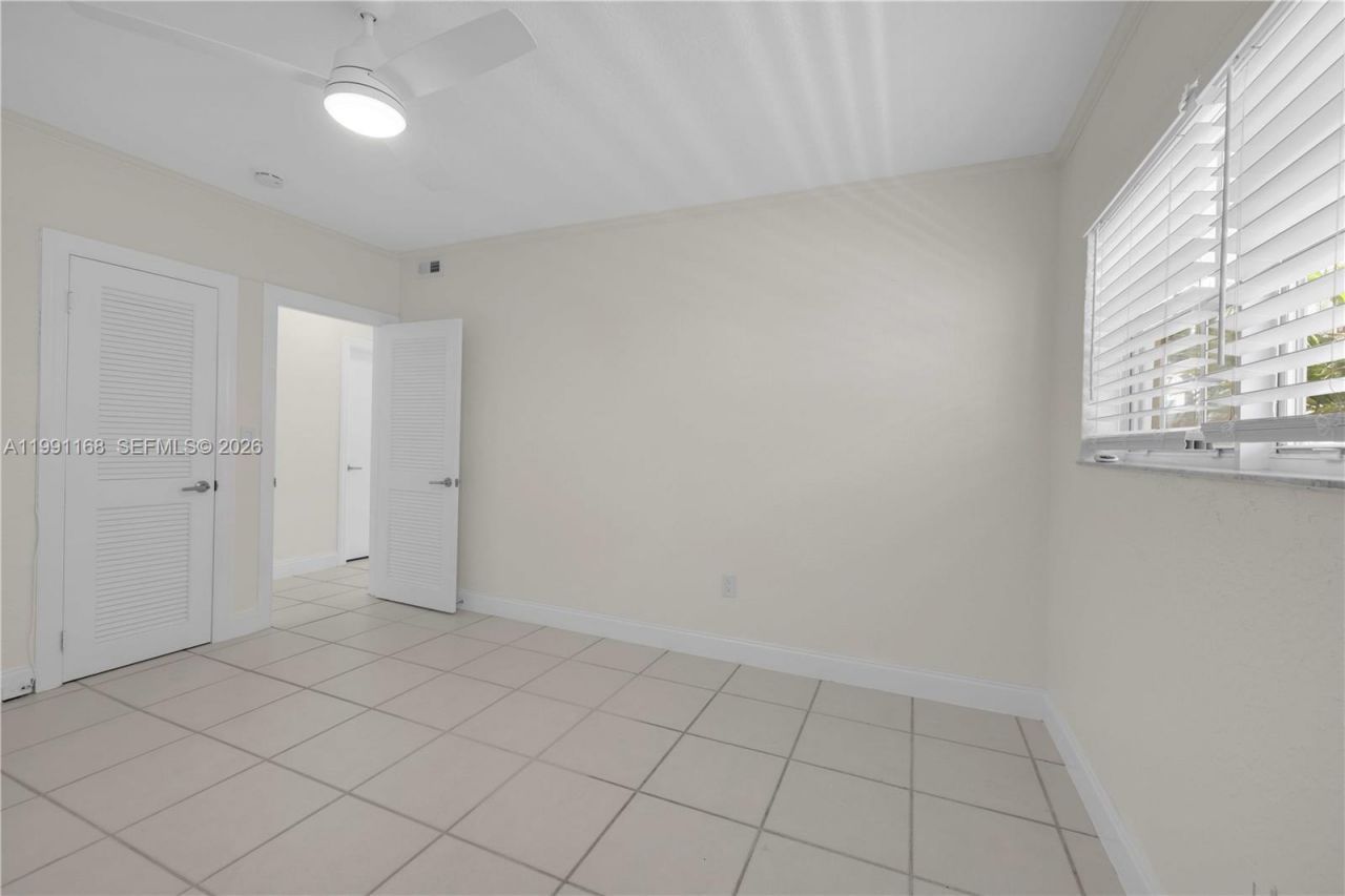 462 Golden Isles Dr, Unit 210, Hallandale Beach, FL 33009 Photo