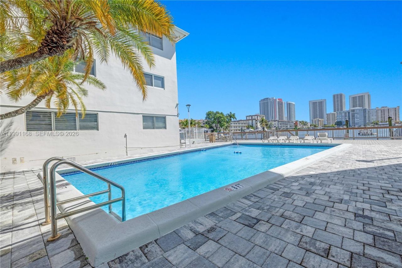 462 Golden Isles Dr, Unit 210, Hallandale Beach, FL 33009 Photo