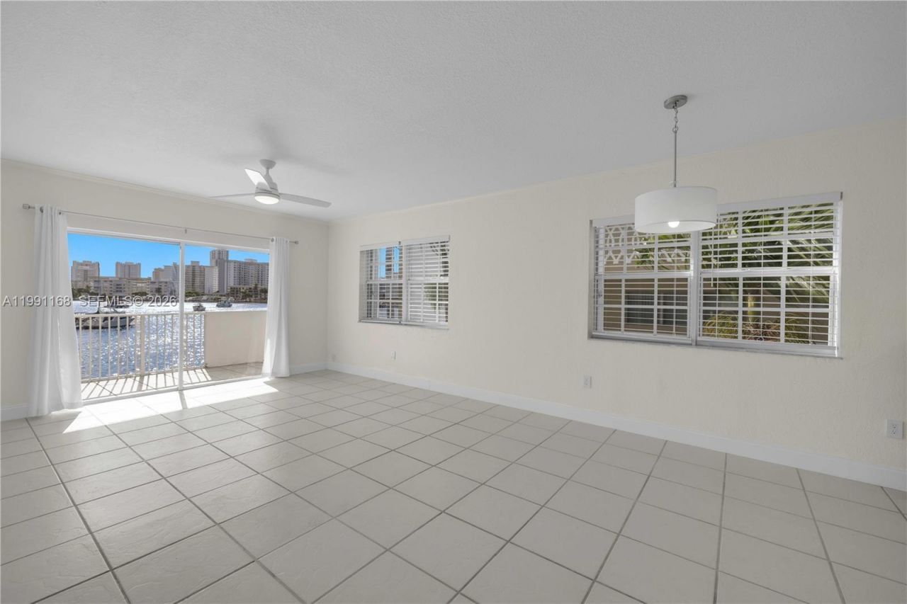 462 Golden Isles Dr, Unit 210, Hallandale Beach, FL 33009 Photo