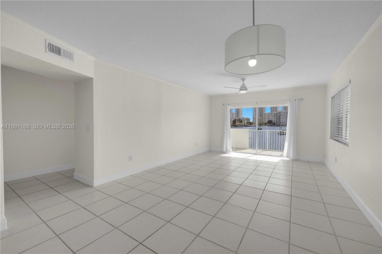 462 Golden Isles Dr, Unit 210, Hallandale Beach, FL 33009 Photo