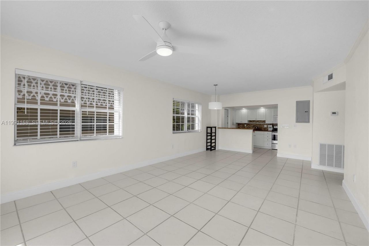 462 Golden Isles Dr, Unit 210, Hallandale Beach, FL 33009 Photo